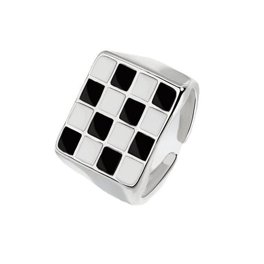 black&white ring